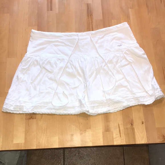 Hollister Dresses & Skirts - 🌟SALE 2 for 20🌟White Hollister skirt:)